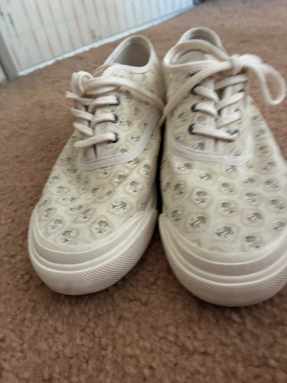 Tommy Bahama women’s Cream  and green Canvas Sneakers with Palm Motif - Picture 2 of 10